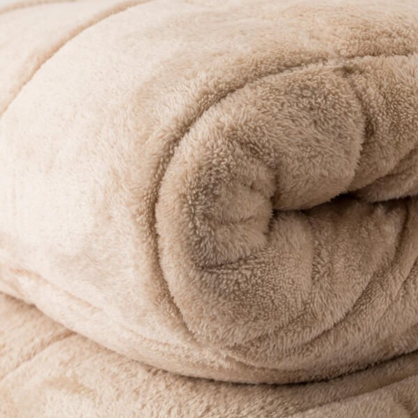 Trapunta In Micropelliccia Umea by linea oro